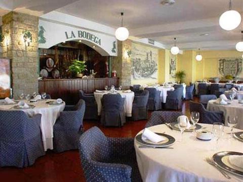 Hotel Las Cigueenas Trujillo Restaurang bild