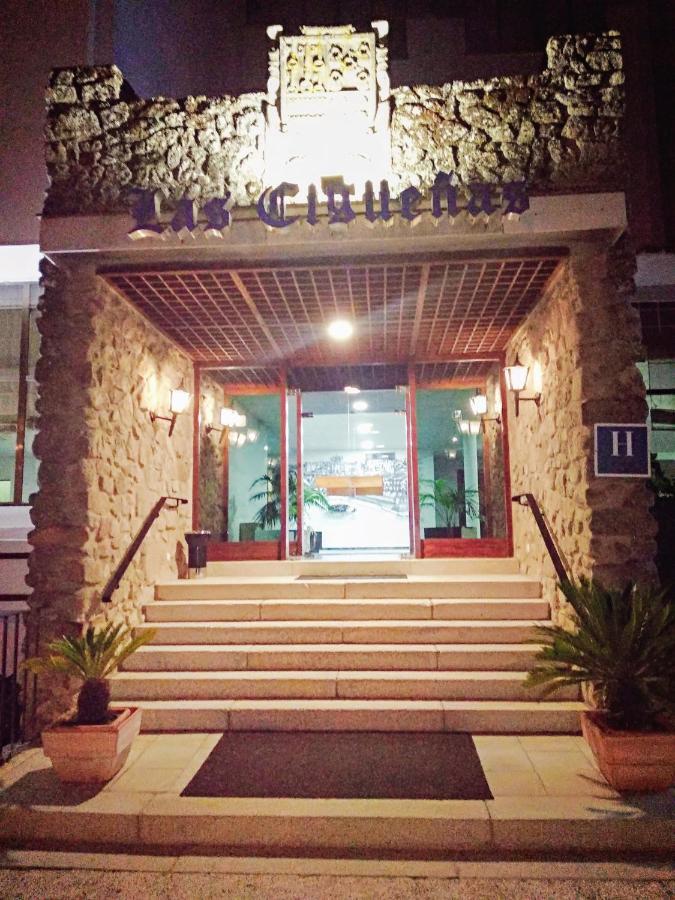 Hotel Las Cigueenas Trujillo Exteriör bild